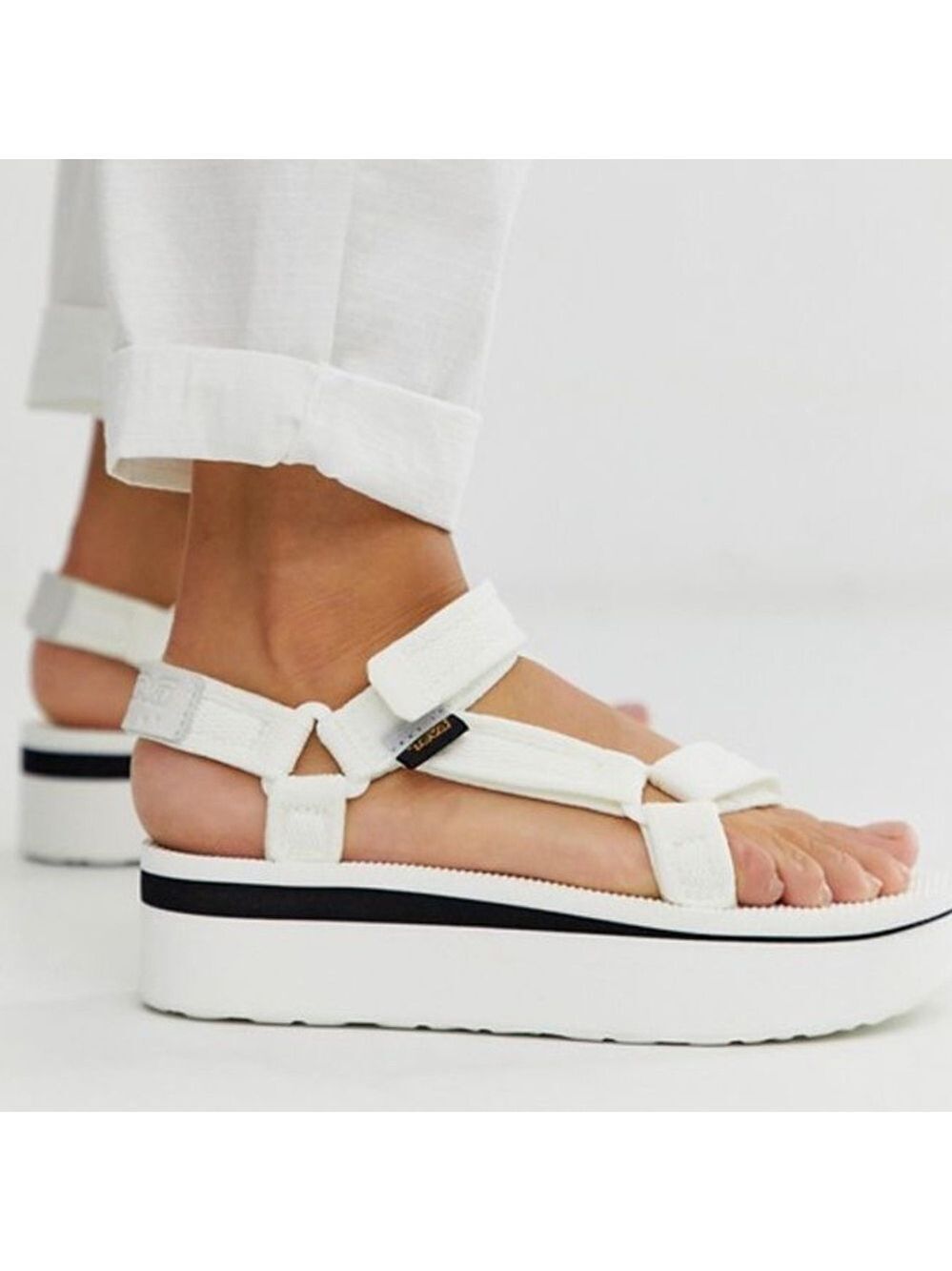 NWT Teva Womanโs Flatform Universal Mesh Print Bright White 10